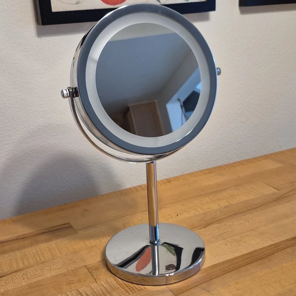 Double Sided Round Flip Stanup Magnifying Mirror